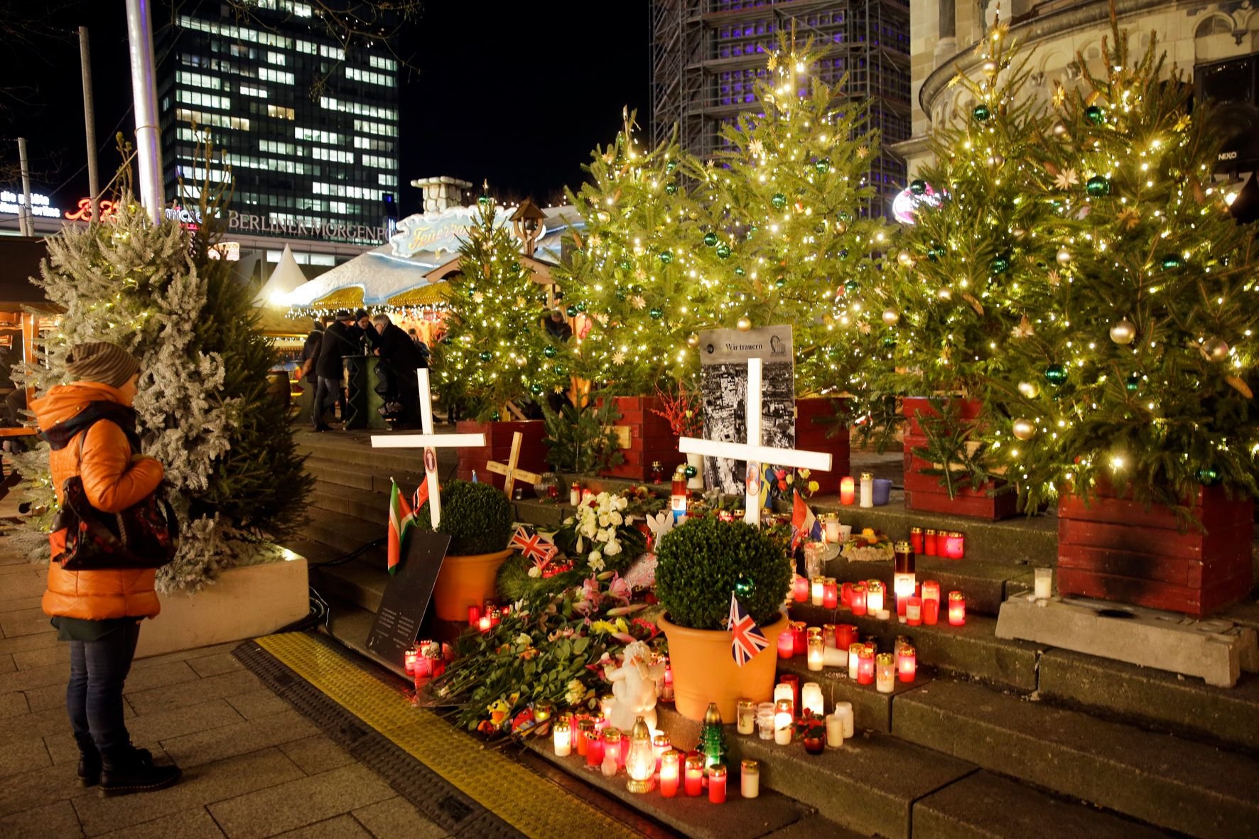 Gedenken an die Opfer am Montag nach dem Anschlag auf dem Breitscheidplatz.