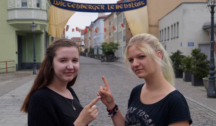 Luca Sollmann (li.) aus Coburg und Laura Gieß aus Eisenach gehören zur „Redaktion“ des Lutherschulentreffens.
