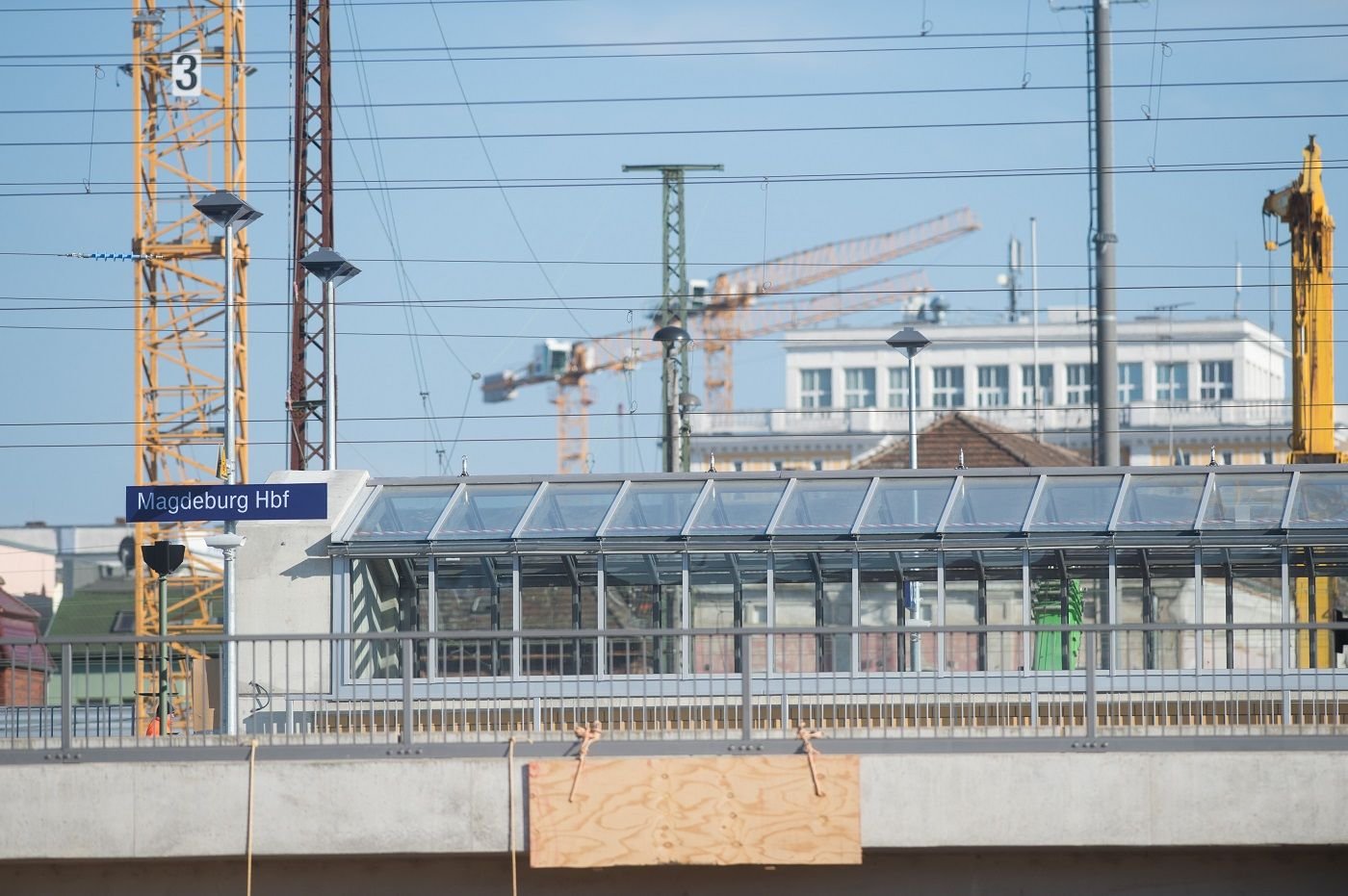 Ab Mitternacht geht eineinhalb Tage nichts mehr: Im Zuge umfangreicher Bauarbeiten nimmt die Bahn den Hauptbahnhof Magdeburg in der Nacht zu Samstag komplett vom Netz.