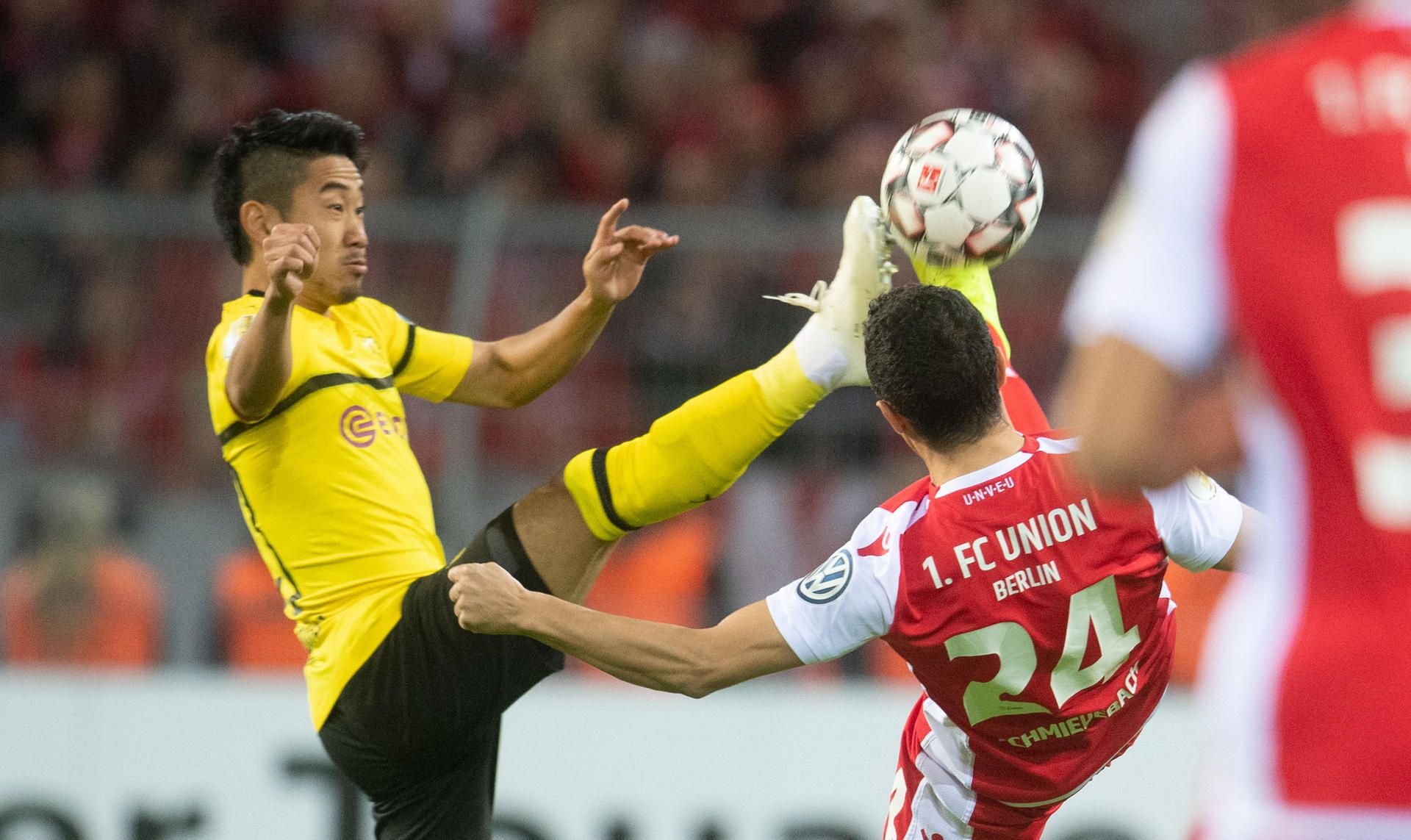 Shinji Kagawa (links) bei Dortmunds Pokalspiel gegen Union Berlin