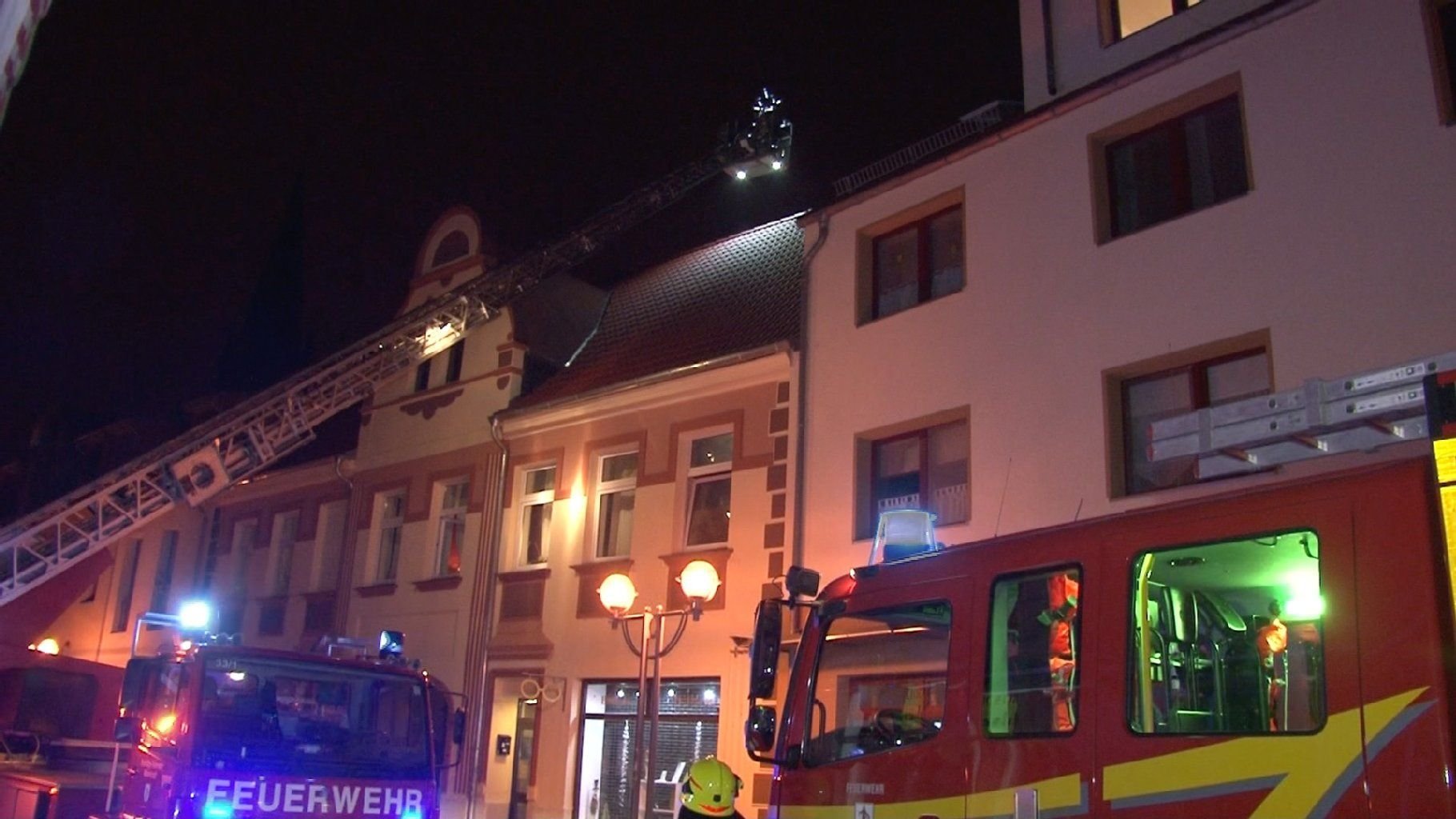 In Wolmirstedt musste die Feuerwehr eine Person aus einer Wohnung retten.