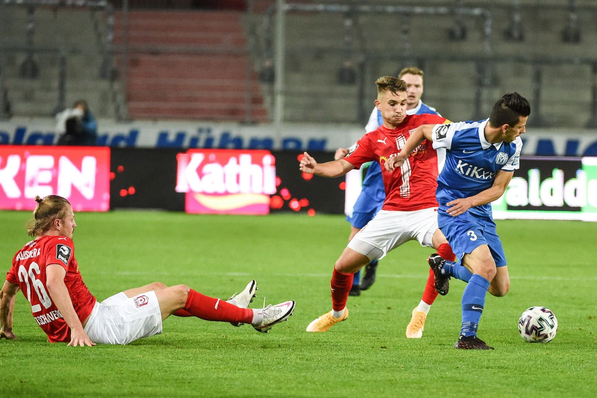 Julian Guttau (l.) war im Hinspiel ein Aktivposten.
