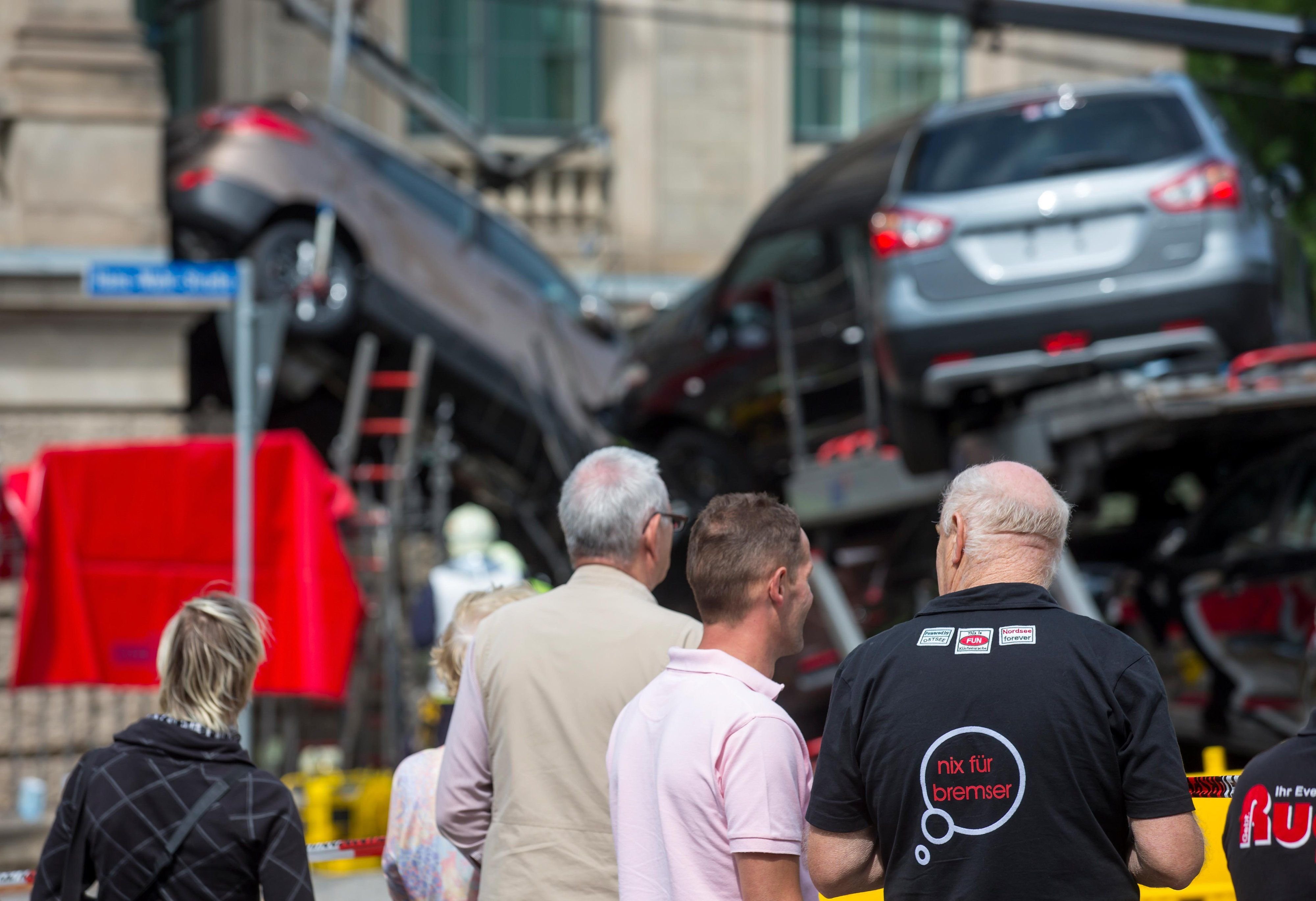 Gaffen bei einem Unfall ist kein Kavaliersdelikt - Schaulustigen drohen hohe Strafen.