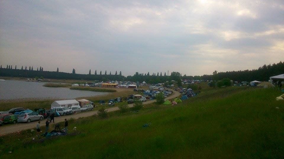 Dem heißen Festivalwetter geht heute auch die Puste aus - am Tag der Abreise ist es grau und kühl.