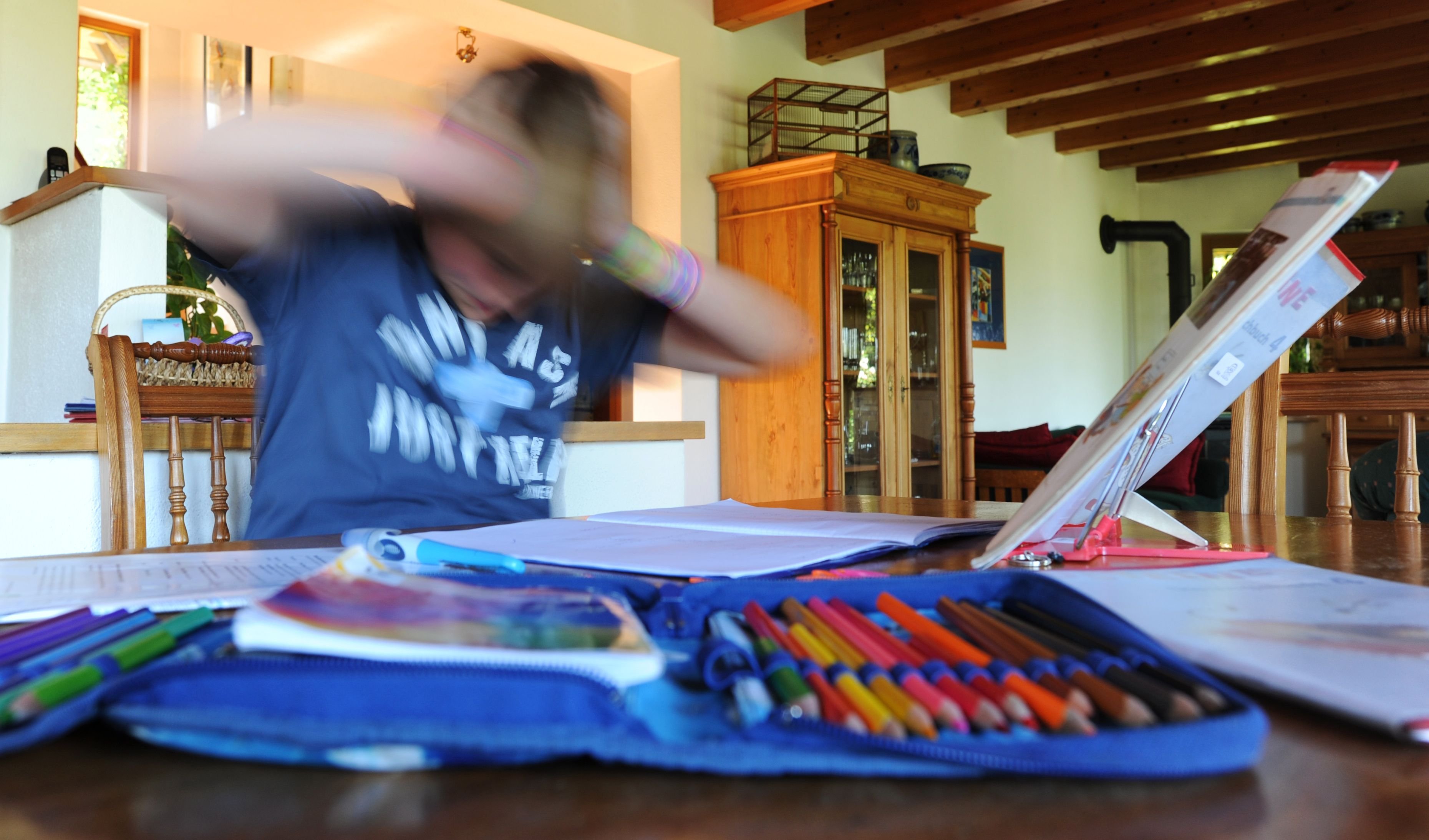 Zappelig und unkonzentriert: Kinderärzte warnen vor den Einsatz von sogenannten Sandwesten bei Grundschülern. (Symbolfoto)
