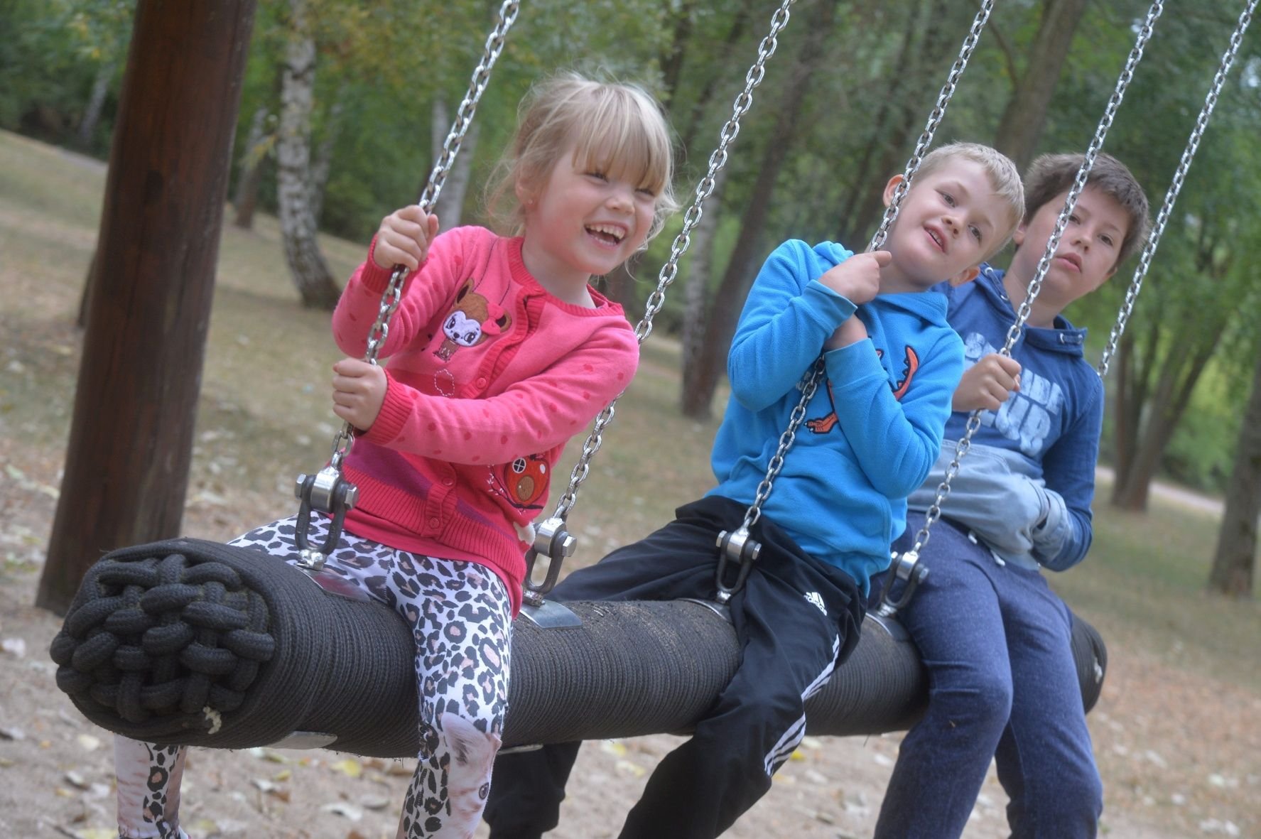 Kinder auf dem Abenteuerspielplatz nahe Neu Königsaue und Schadeleben