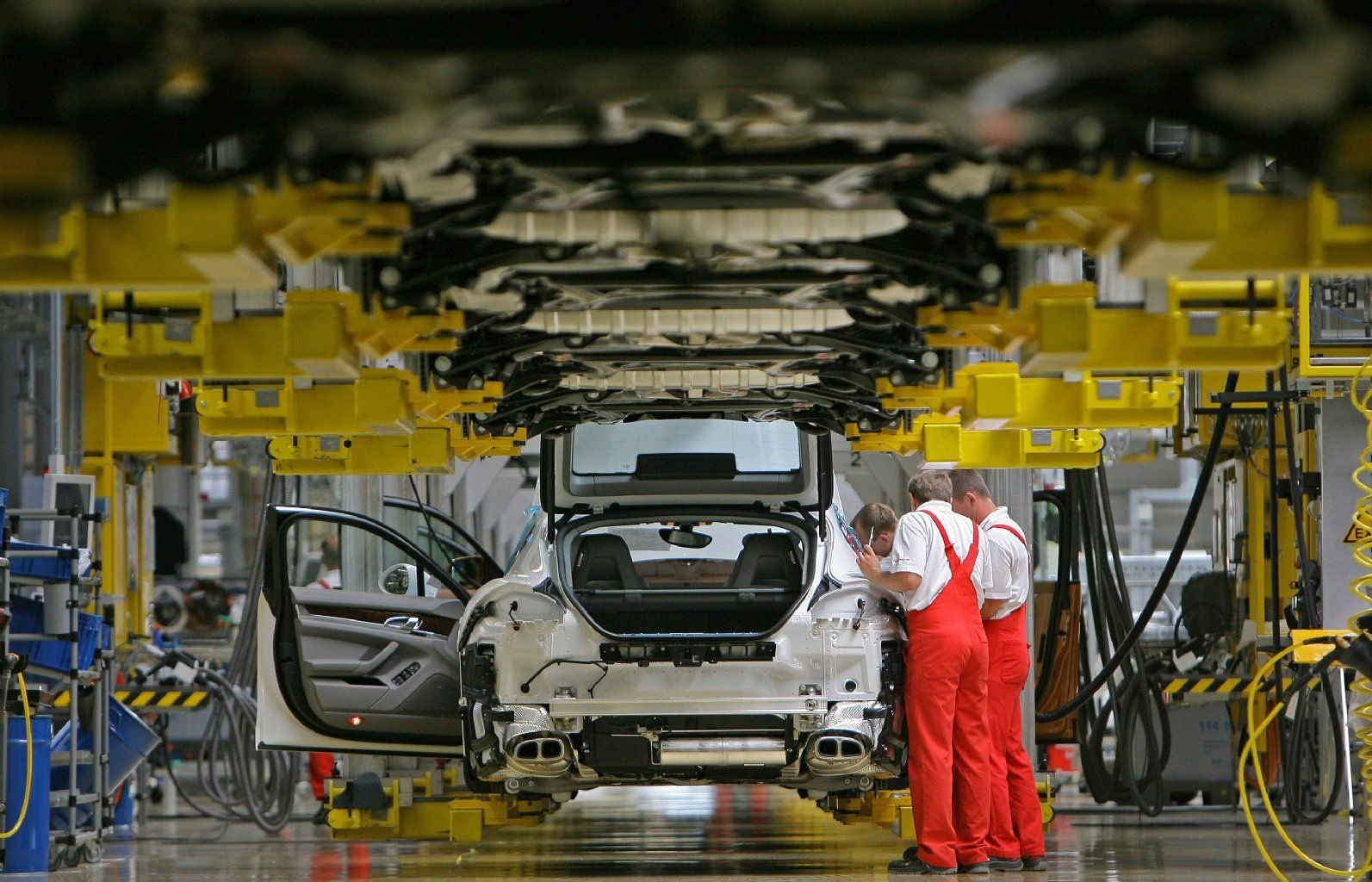 Den größten Anteil bei den Herstellungskosten für eine Auto machen mit 43,5 Prozent die Materialkosten aus.