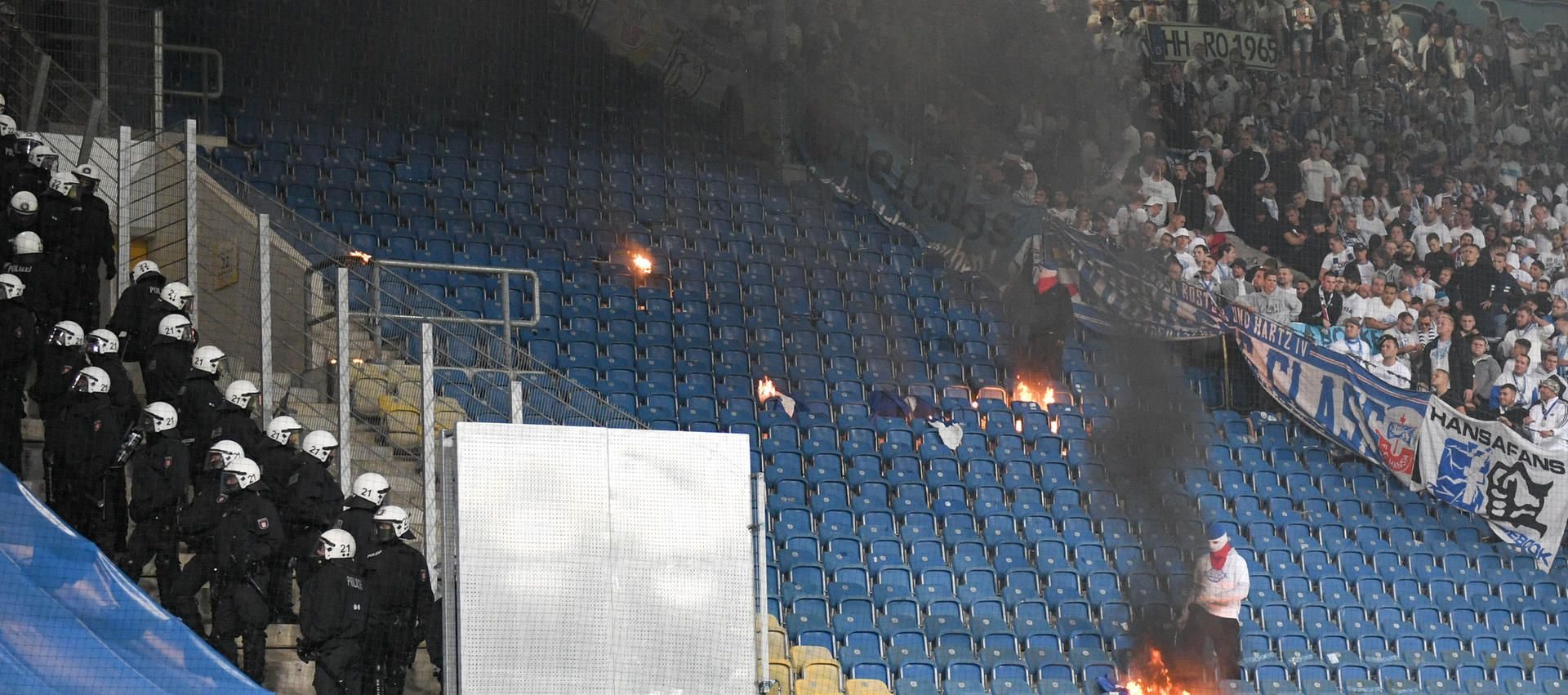 Beim DFB-Pokalspiel gegen Hertha BSC Berlin kam es im Block von Hansa Rostock zu unschönen Szenen.