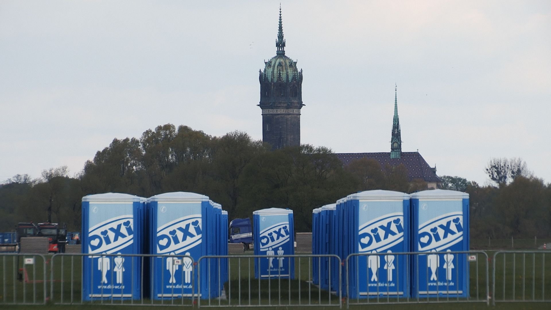 Die Elbwiesen wandeln sich.