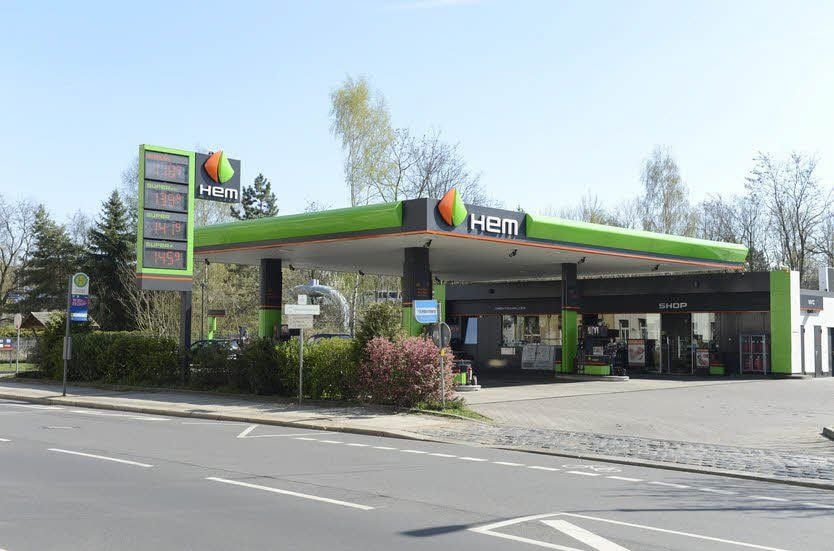 An der Hem-Tankstelle gilt der angezeigte Preis - es sei denn, der Kunde findet heraus, dass Benzin und Diesel im Umkreis irgendwo billiger sind.