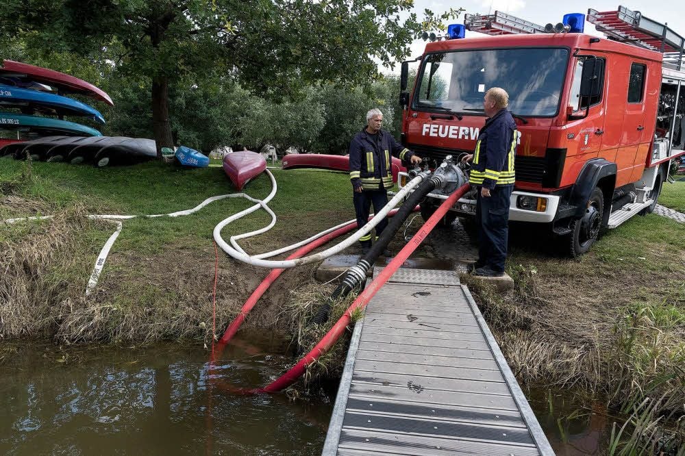 Beim aktuellen Brand in Steigra stand auf dem Betriebsgelände nicht genügend Wasser zur Verfügung, also wurde auch die Unstrut angezapft.