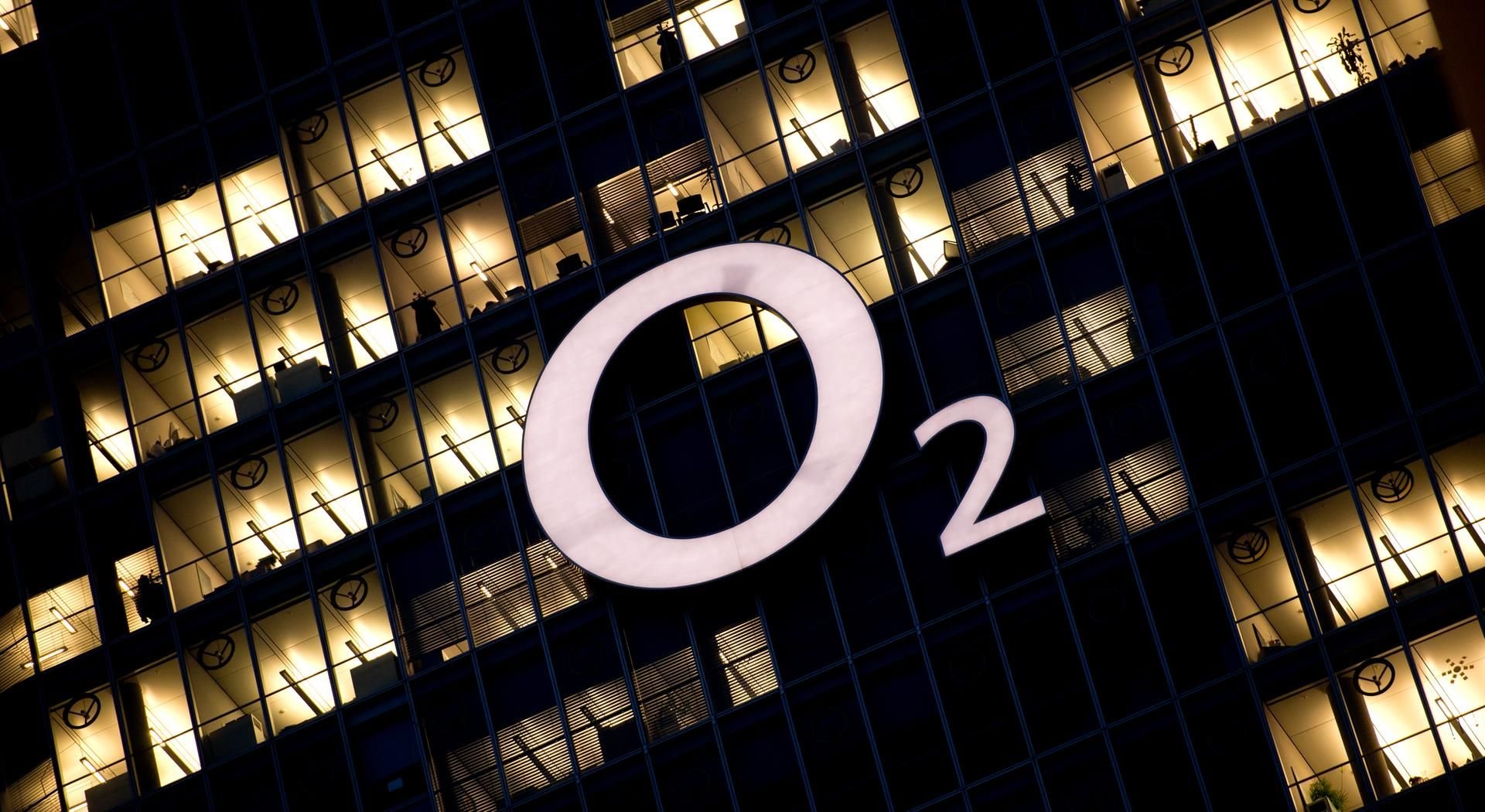 Mobilfunkanbieter O2 belohnt treue Kunden mit Treue-Rabatten – streicht diese aber, sobald der Vertrag gekündigt wird.