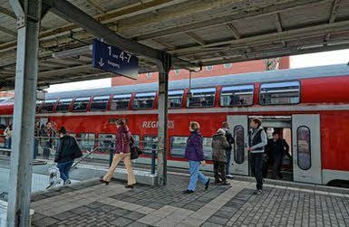 An dieser Stelle auf dem Dessauer Bahnhof griffen die Vermummten an.