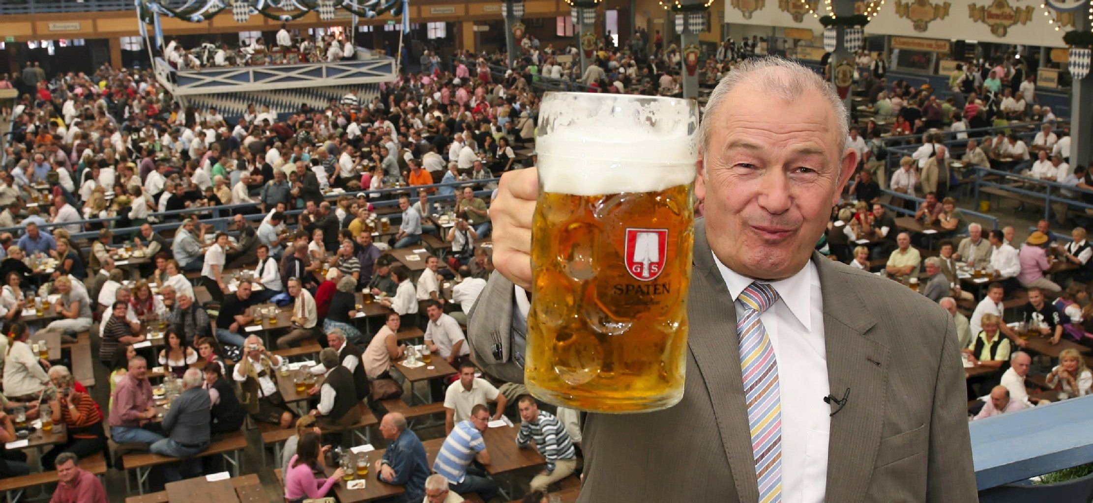Der ehemalige bayerische Ministerpräsident Günther Beckstein erklärte einst, dass man nach zwei Maß noch Autofahren könne. Dafür regnete es weder Weizen noch Helles, dafür aber ordentlich Kritik.