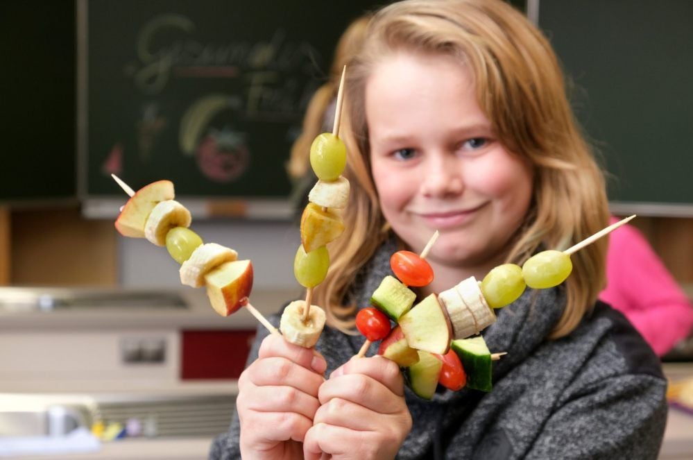 Die 13-jährige Lisa zeigt die leckeren Kreationen.