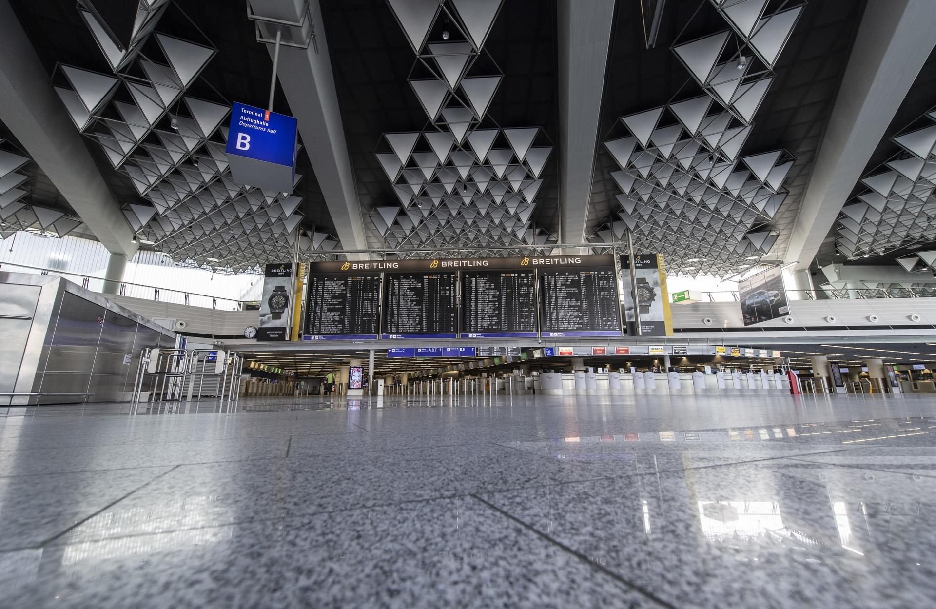 Reisen werden storniert, das Terminal 1 des Flughafens Frankfurt ist menschenleer. Doch was, wenn der Reiseverantsalter das Geld nicht zurückzahlen will?