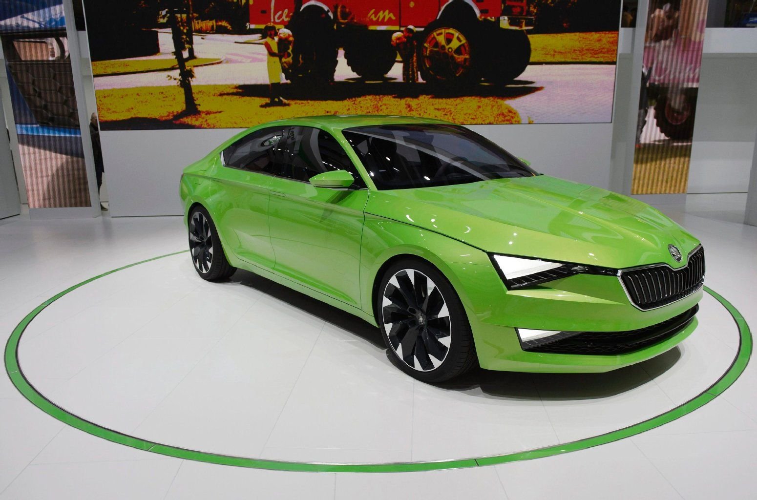Die Coupé-Studie Skoda Vision C zeigt das neue Skoda-Markengesicht und lässt auf ein künftiges Modell zwischen Octavia und Superb schließen.