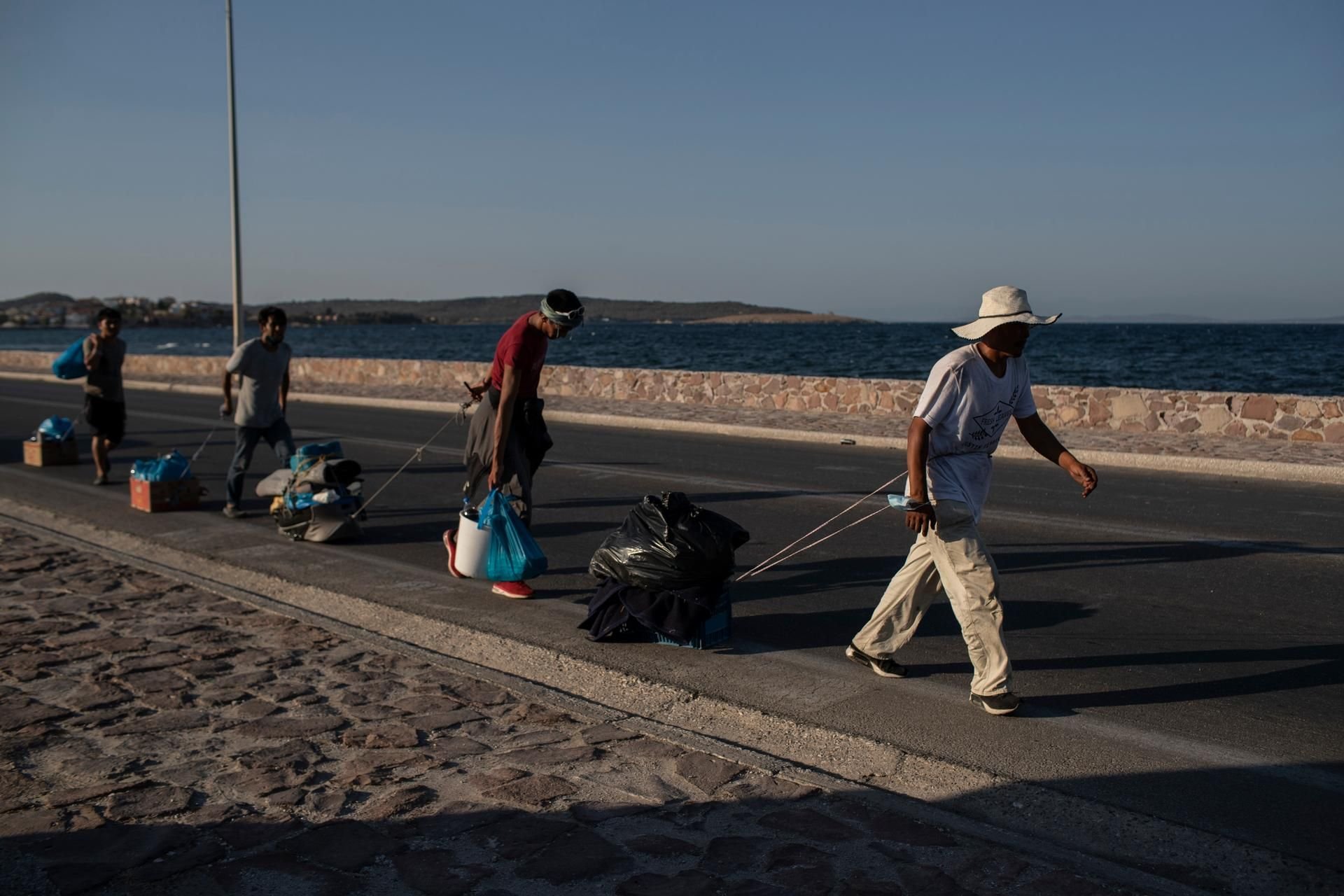 Migranten auf Lesbos in der Nähe von Mytilene