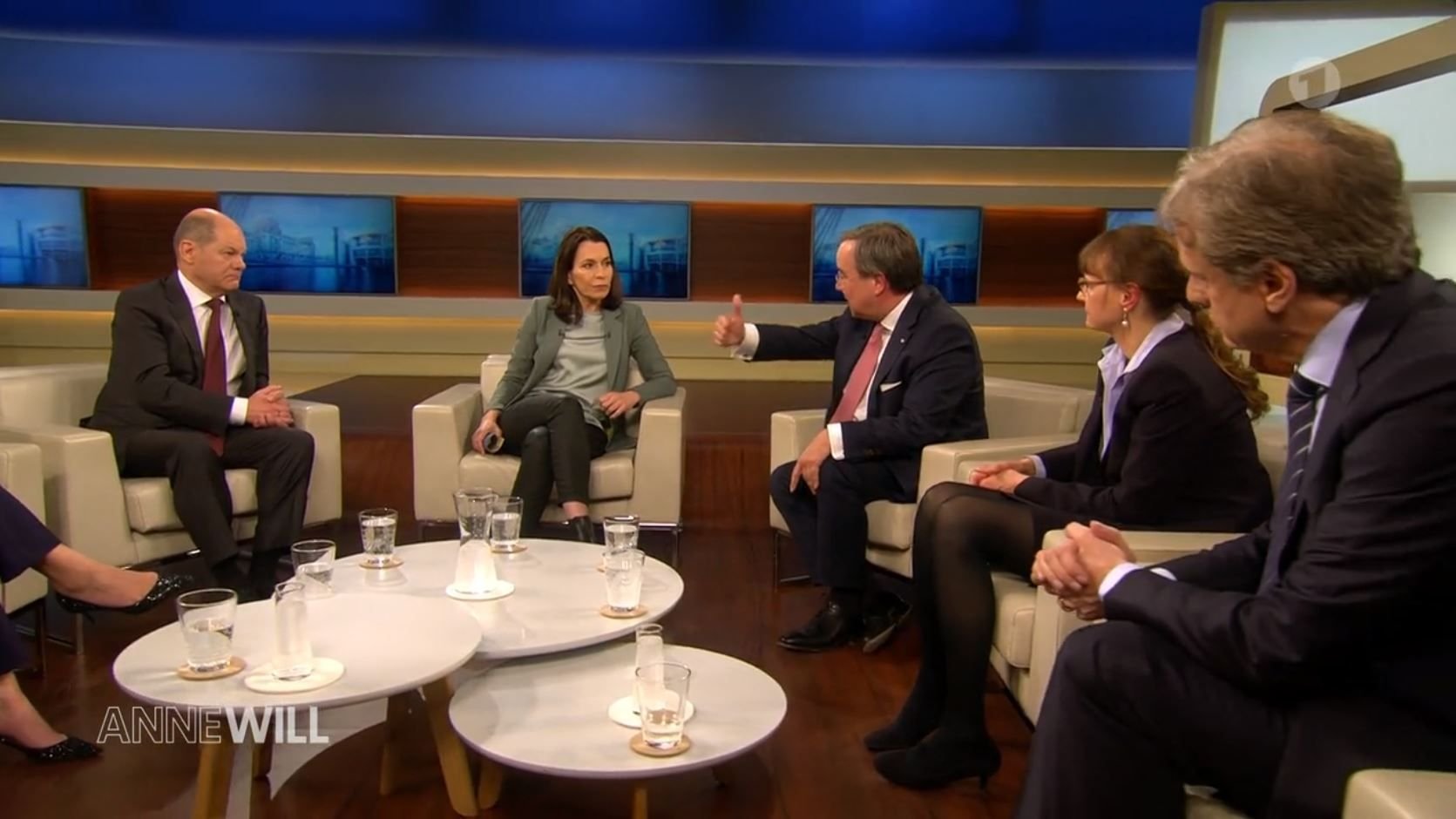 Anne Will im Gespräch mit Armin Laschet, Claudia Spies und Alexander Kekulé (v.l.n.r.).