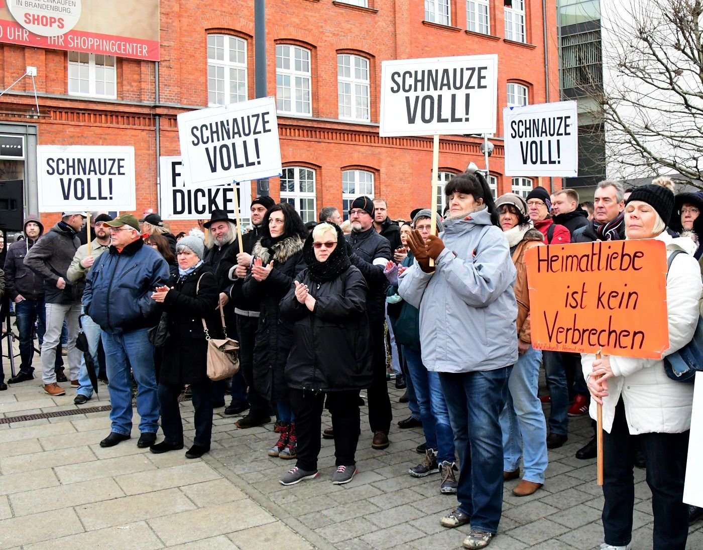 Am Wochenende gab es in Cottbus eine Demonstration, die sich gegen Flüchtlinge in der Stadt und deren kulturellen Hintergrund richtete.