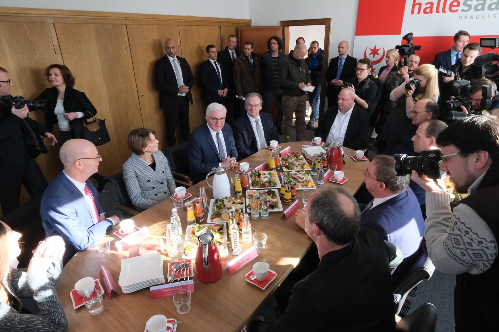 Steinmeier trifft sich mit Vertretern der Stadt Halle