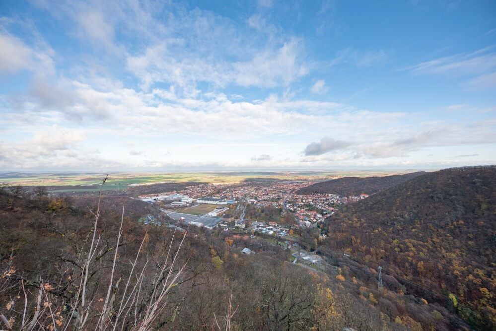 Blick von der Bülowhöhe auf Thale. Die Stadt ist als Radonvorsorgegebiet ausgewiesen.