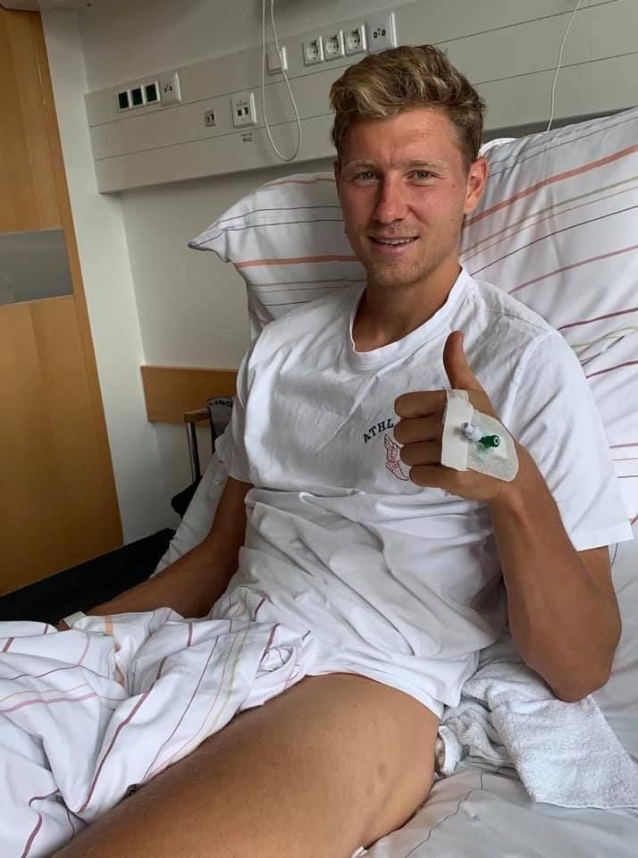 Tobias Schilk liegt nach seiner schweren Verletzung im Krankenhausbett.