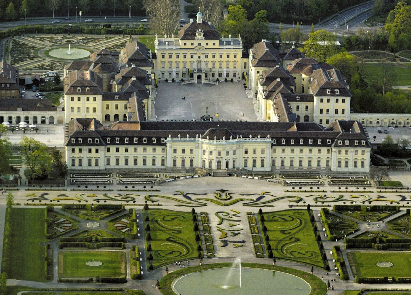 Platz 10: Stuttgart, hier: Residenzschloss Ludwigsburg