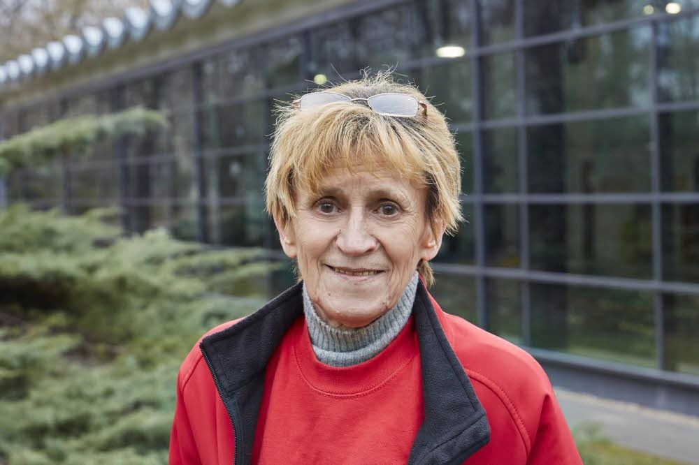 Ramona Kleinfeld an ihrer Wirkungsstätte - der Bernburger Schwimmhalle.