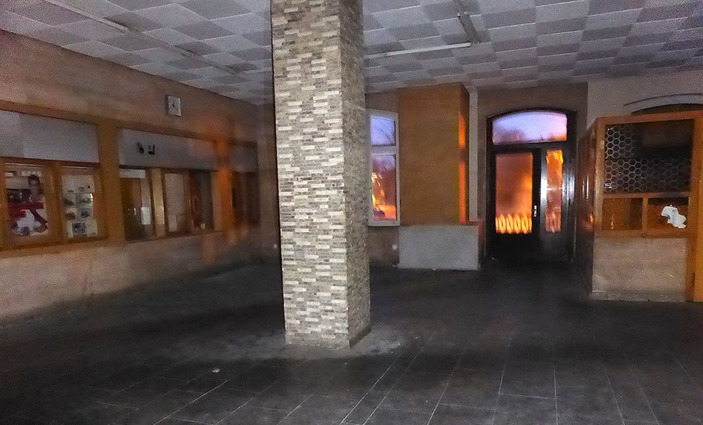 Seit Jahren steht die Bahnhofshalle leer. Dabei bietet die unterer Etage perfekte Gewerbeflächen für Gastronomie, Büros oder auch Fitnesscenter.