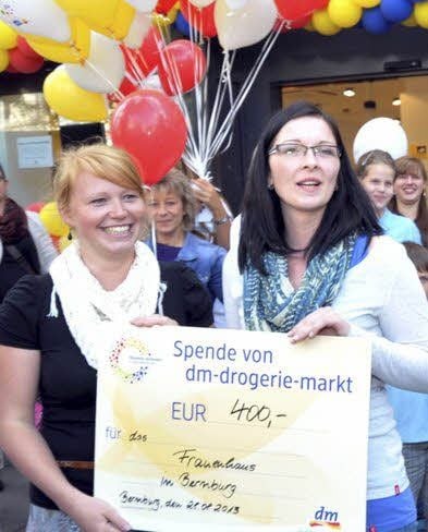 Für Josepha Oldörp (r.) und ihre Kollegin Susanne Walofsky kam die Spende gerade recht.