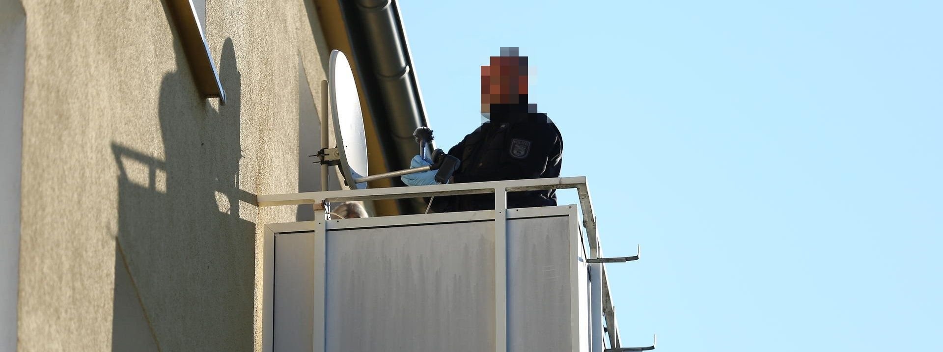 Die Kriminalpolizei untersucht den Unfallort.