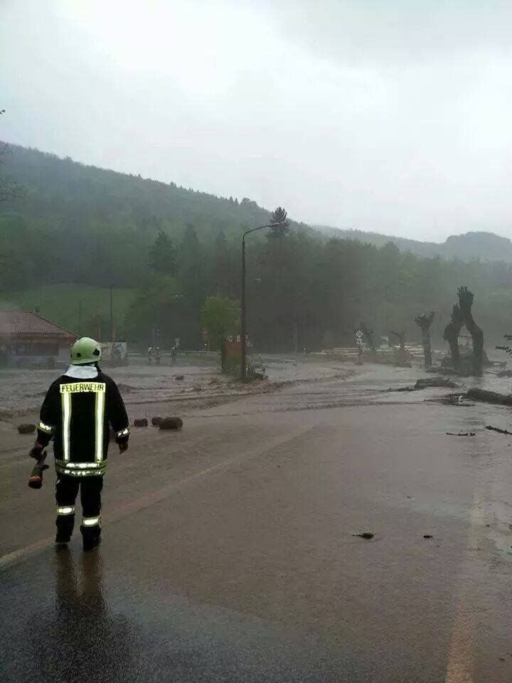 Überflutete Straße bei Netzkater