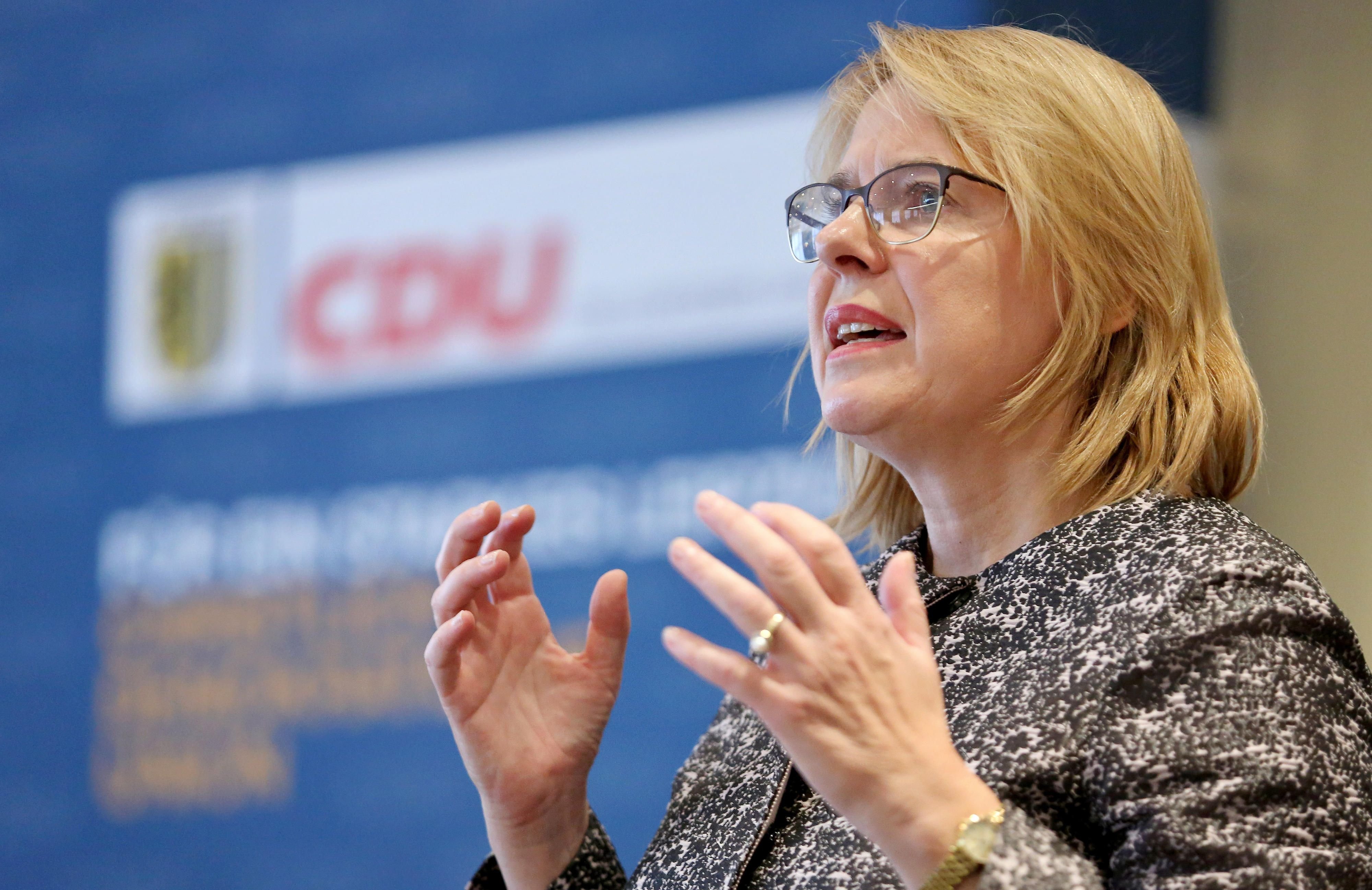 Die CDU-Abgeordnete Bettina Kudla spricht auf einem Wahlkongress der CDU in Leipzig.