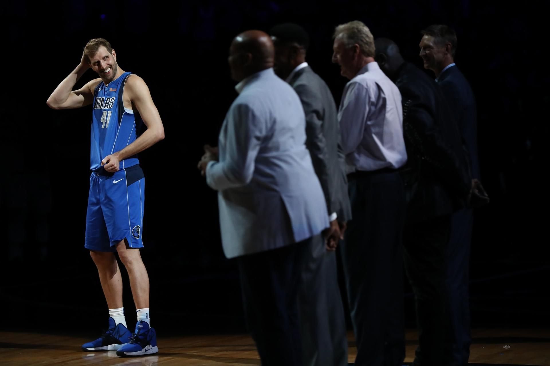 Charles Barkley, Scottie Pippen, Larry Bird, Shawn Kemp und Detlef Schrempf kamen, um Dirk Nowitzki zu verabschieden.