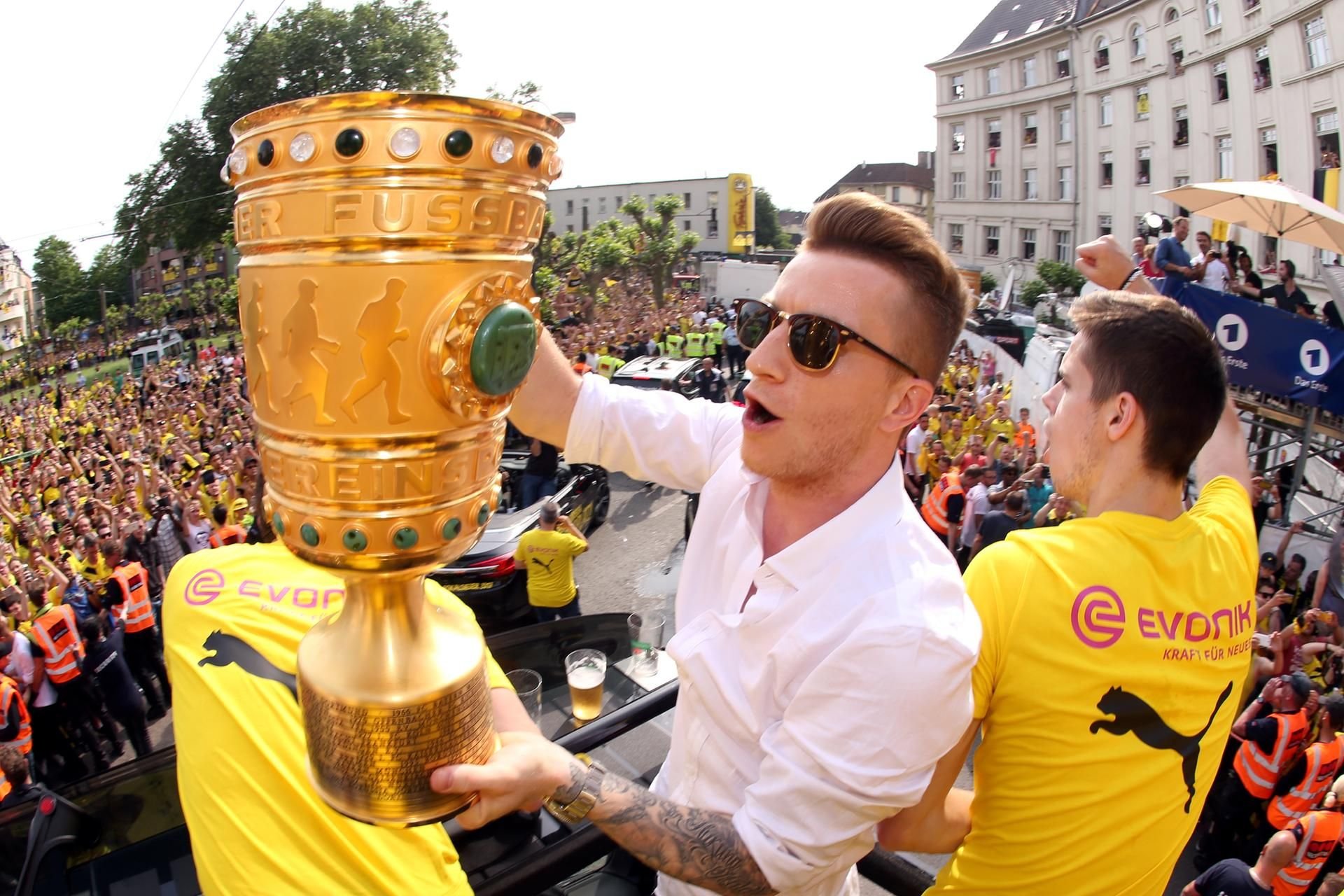 Marco Reus feierte trotz Verletzung mit den Fans.