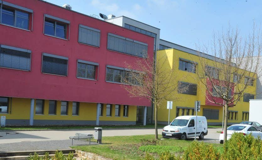Auffallend farbig: der Hauptstandort der Berufsschulen in Weißenfels.