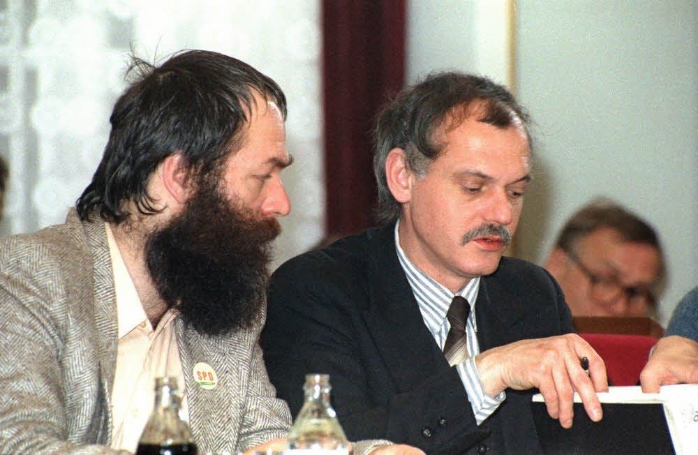 Manfred „Ibrahim“ Böhme (rechts) im Januar 1990 mit Markus Meckel, der die DDR-SPD mitgründete.