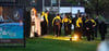 Die Dortmundspieler stehen nach dem Anschlag vor dem Teamhotel.