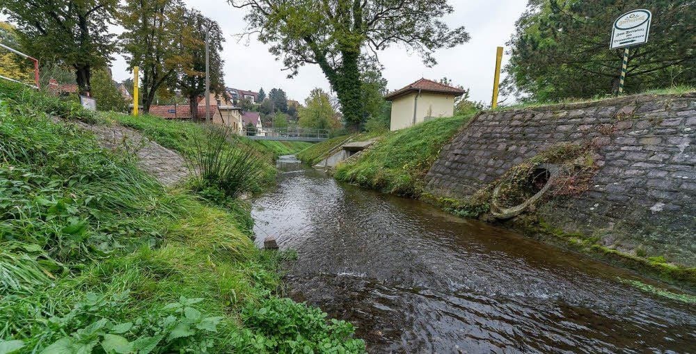 In Querfurt wurde der Verlauf der Querne bereits saniert. Ein Rückhaltebecken soll für zusätzliche Sicherheit sorgen.