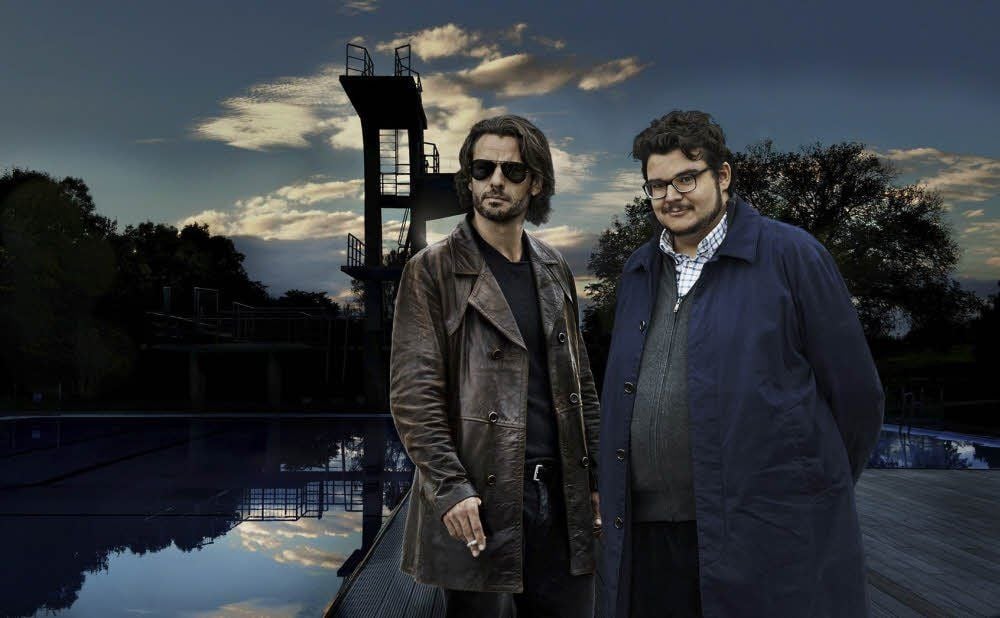 Halles kultiges Ermittlerduo Claudius Zorn (alias Stephan Luca) und der dicke Schröder (Axel Ranisch) beim Filmdreh im Nordbad.