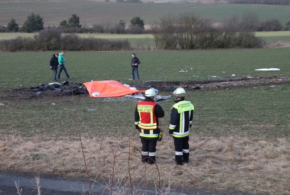 Die Absturzstelle des Ultraleichtflugzeuges auf dem Saupurzelberg bei Karlstadt in Franken