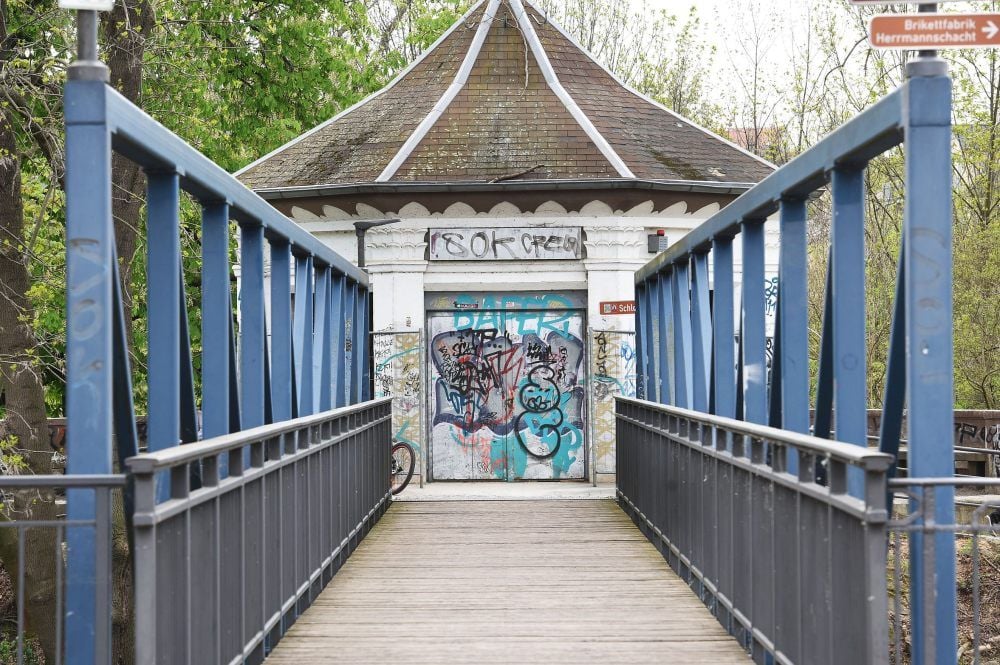 So kennt man den Pavillon an der Dreierbrücke seit vielen Jahren. In den nächsten Wochen soll er mit Geld aus der Fluthilfe fertig saniert werden.
