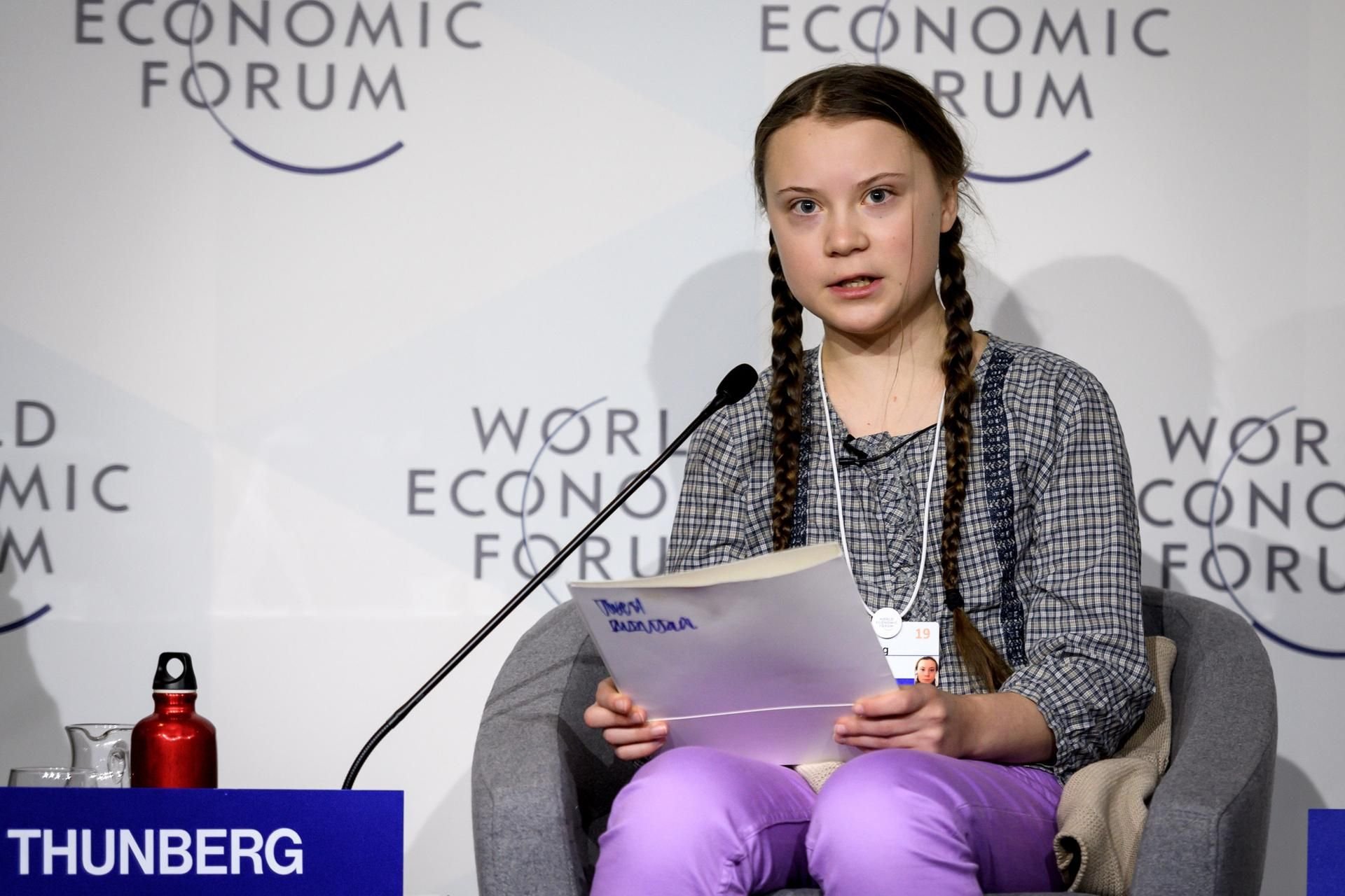 Die 16-jährige schwedische Klimaaktivistin Greta Thunberg spricht während einer Diskussionsrunde auf dem Weltwirtschaftsforum im schweizerischen Davos.