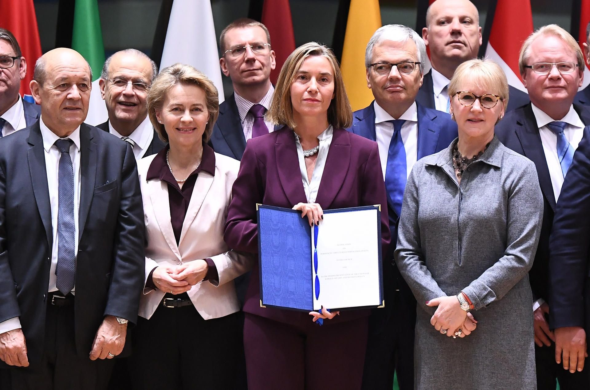 23 Vertreter von EU-Staaten haben eine Grundsatzerklärung für eine Verteidigungsunion unterzeichnet.