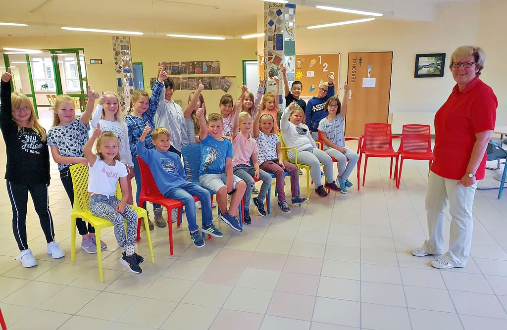 Nach den ersten Pflicht-Selbsttests im neuen Schuljahr in der Grundschule begrüßte Klassenleiterin Karin Köppe ihre Mädchen und Jungen aus der jetzigen Klasse 3b zum Start ins Schuljahr 2021/2022.