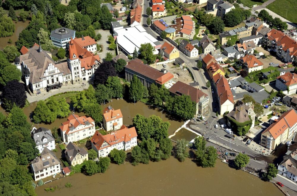 Das Hochwasser im Juni 2013 überflutete auch das Gebiet der Solbad-Villen am Kurhaus.