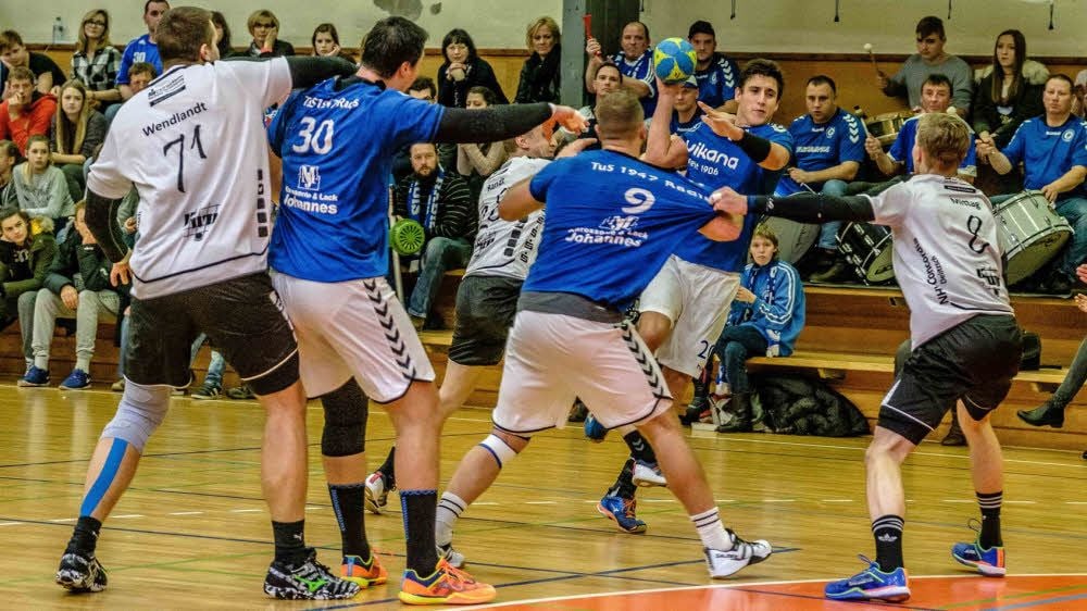 Die Oberliga-Handballer von TuS 1947 Radis, hier Max Ziemann am Ball, wollen am Sonnabend Spitzenreiter Bad Blankenburg Paroli bieten.