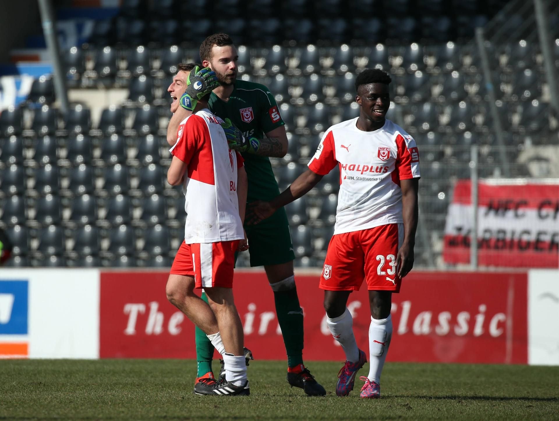 Daniel Bohl und Braydon Manu (hier mit Keeper Oliver Schnitzler) überzeugten in Großaspach. Darf das HFC-Duo auch gegen Erfurt ran?