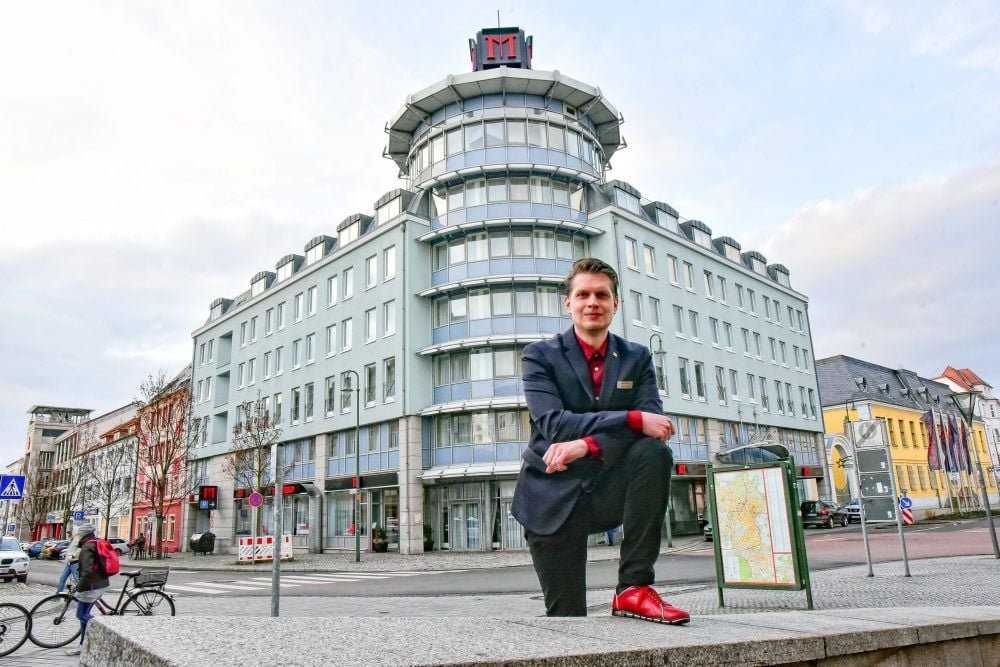 Seit 1. Januar gehört das Hotel in der Zerbster Straße zur Dormero-Kette. Im April konnte Hotel Manager Andy Große Eröffnung mit vielen Gästen feiern.